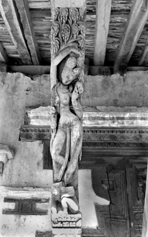 Archival image of Shalabhanjika Yakshi strut at Itumbaha temple.COURTESY ART RECOVERY INTERNATIONL.